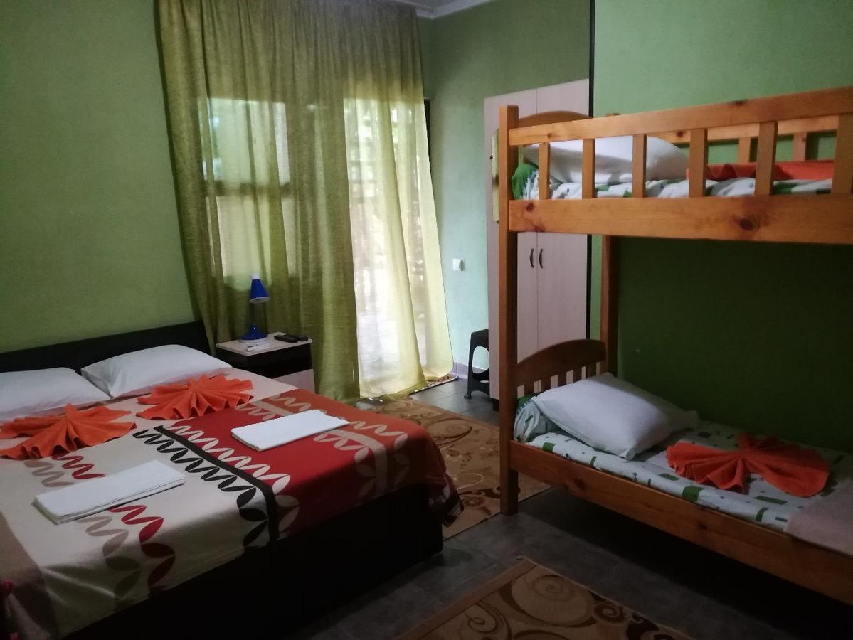 Guest House Lev Pizunda Bagian luar foto