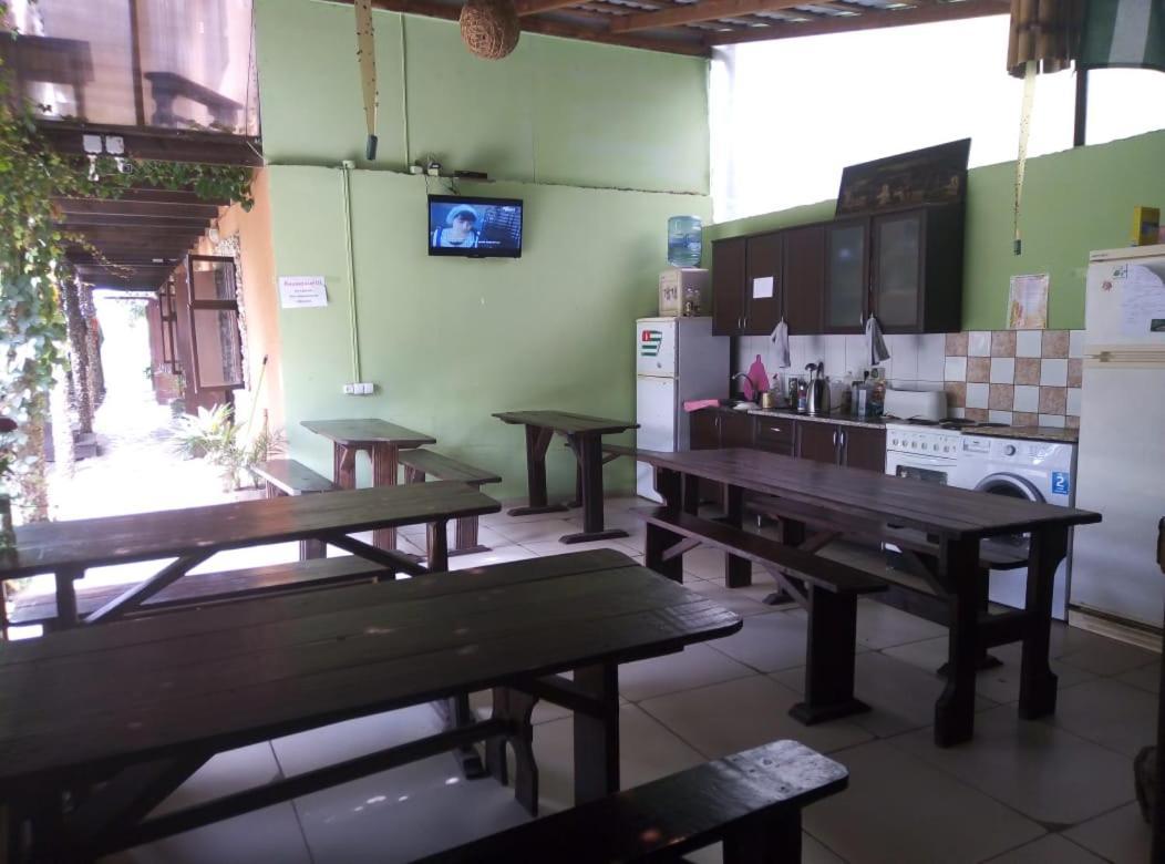 Guest House Lev Pizunda Bagian luar foto