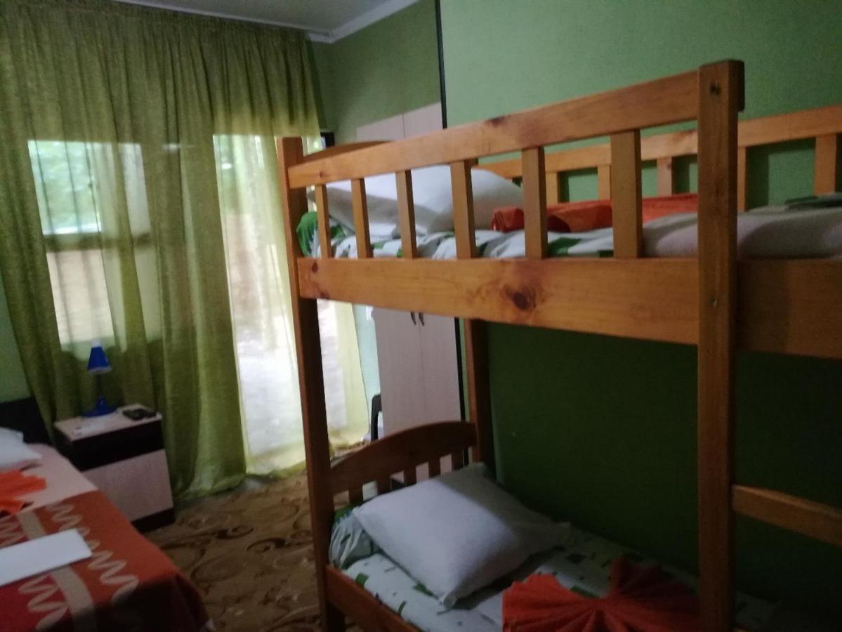 Guest House Lev Pizunda Bagian luar foto